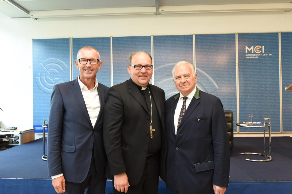 Ein Bild mit den Teilnehmern der Podiumsdiskussion