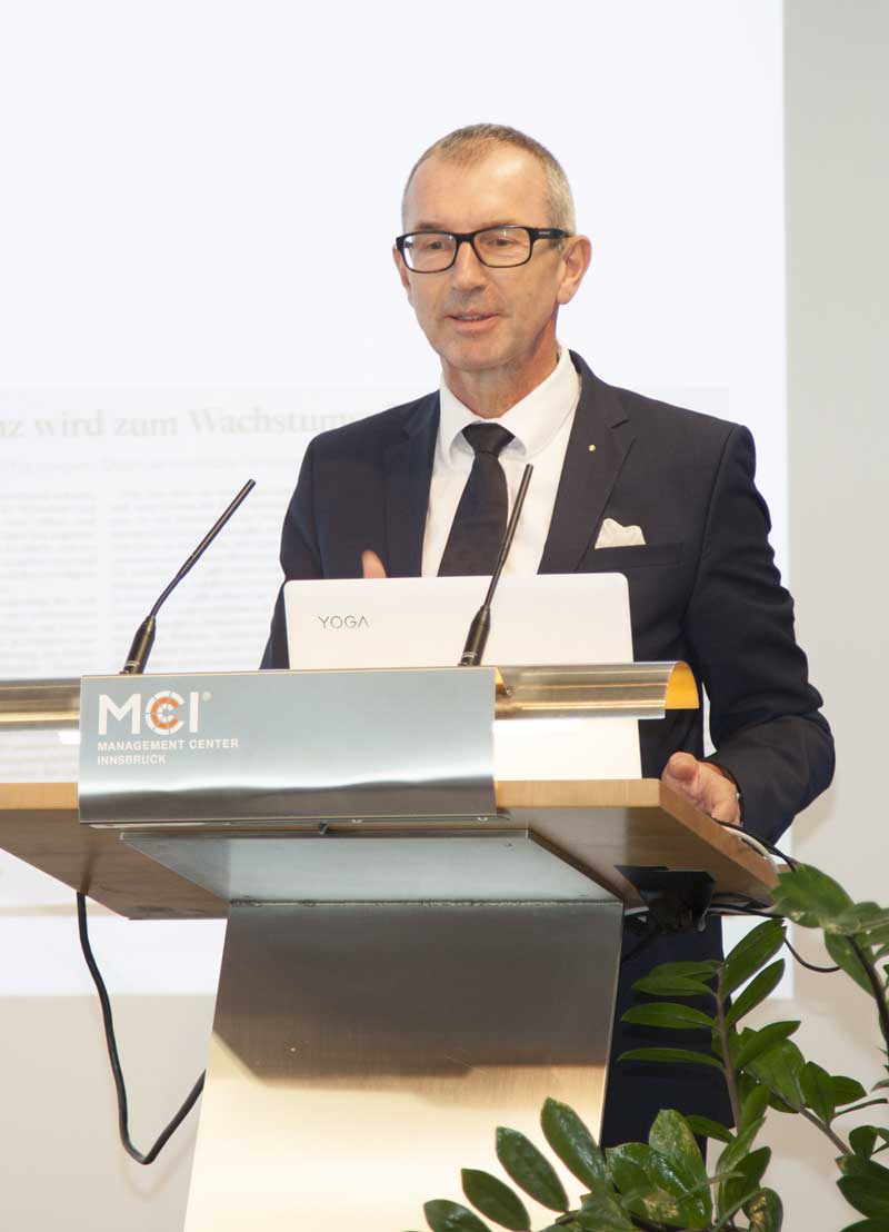 Prof. Dr. Andreas Altmann behind the lectern