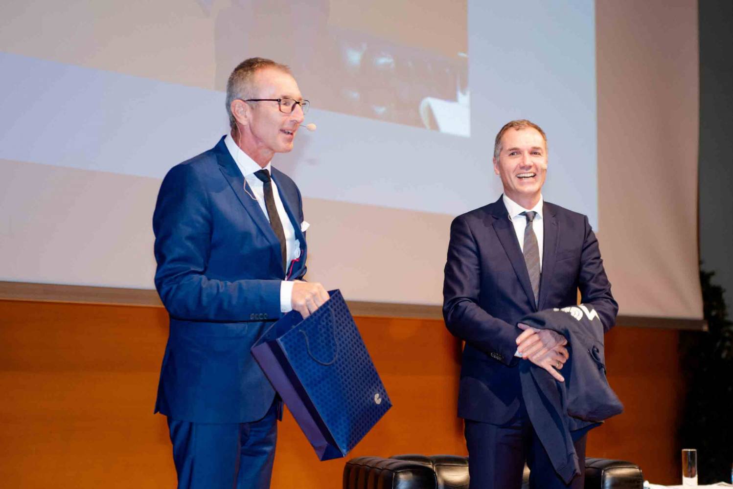 Horst Leitner (rechts), CEO von HOFER KG, mit MCI-Rektor Andreas Altmann. Foto:MCI