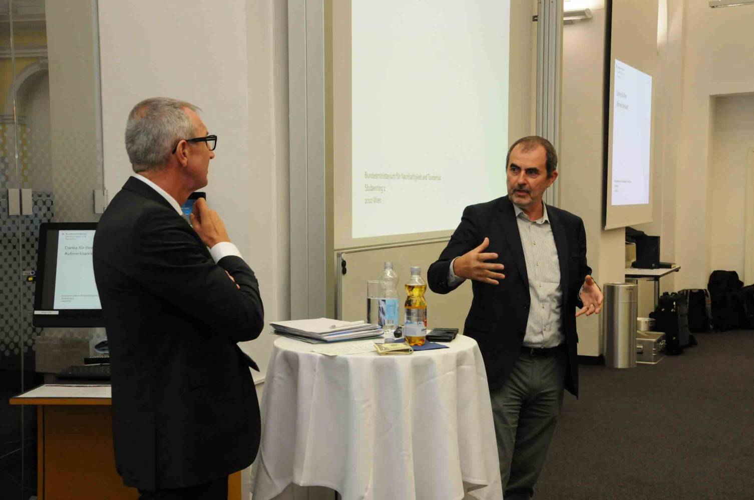 Generalsekretär Josef Plank im Gespräch mit MCI Rektor Andreas Altmann.