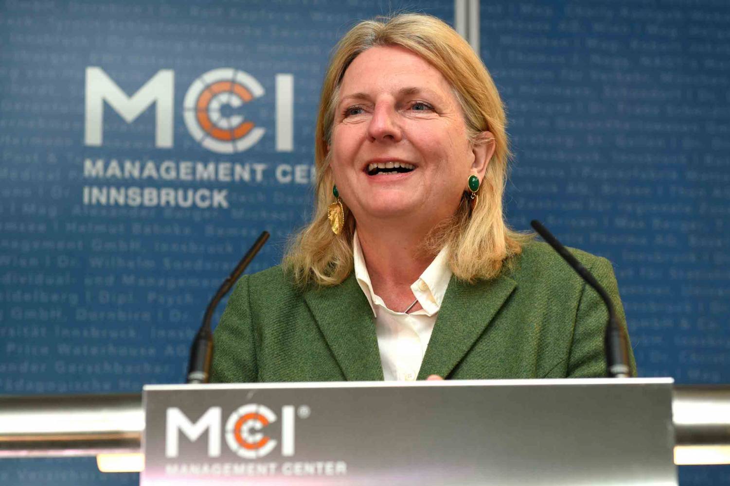 Bundesaußenministerin Dr. Karin Kneissl bei seinen Ausführungen über die Herausforderungen der österreichischen Außenpolitik.