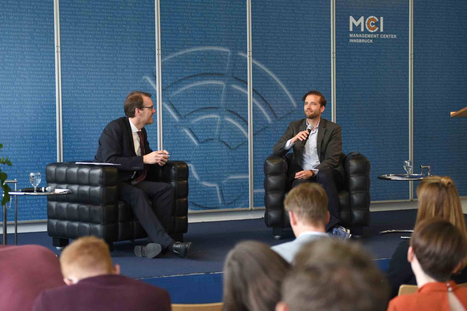Fabian Kienbaum with MCI lecturer Markus Kittler.