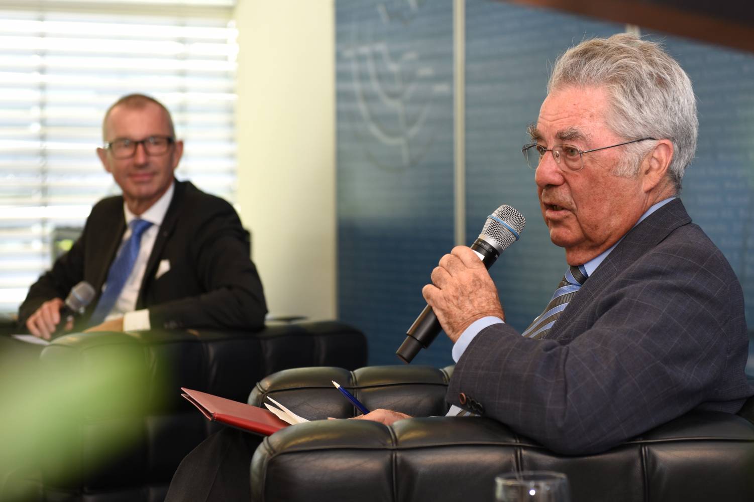 Bundespräsident a.D. Dr. Heinz Fischer beim Gespräch mit dem Publikum.