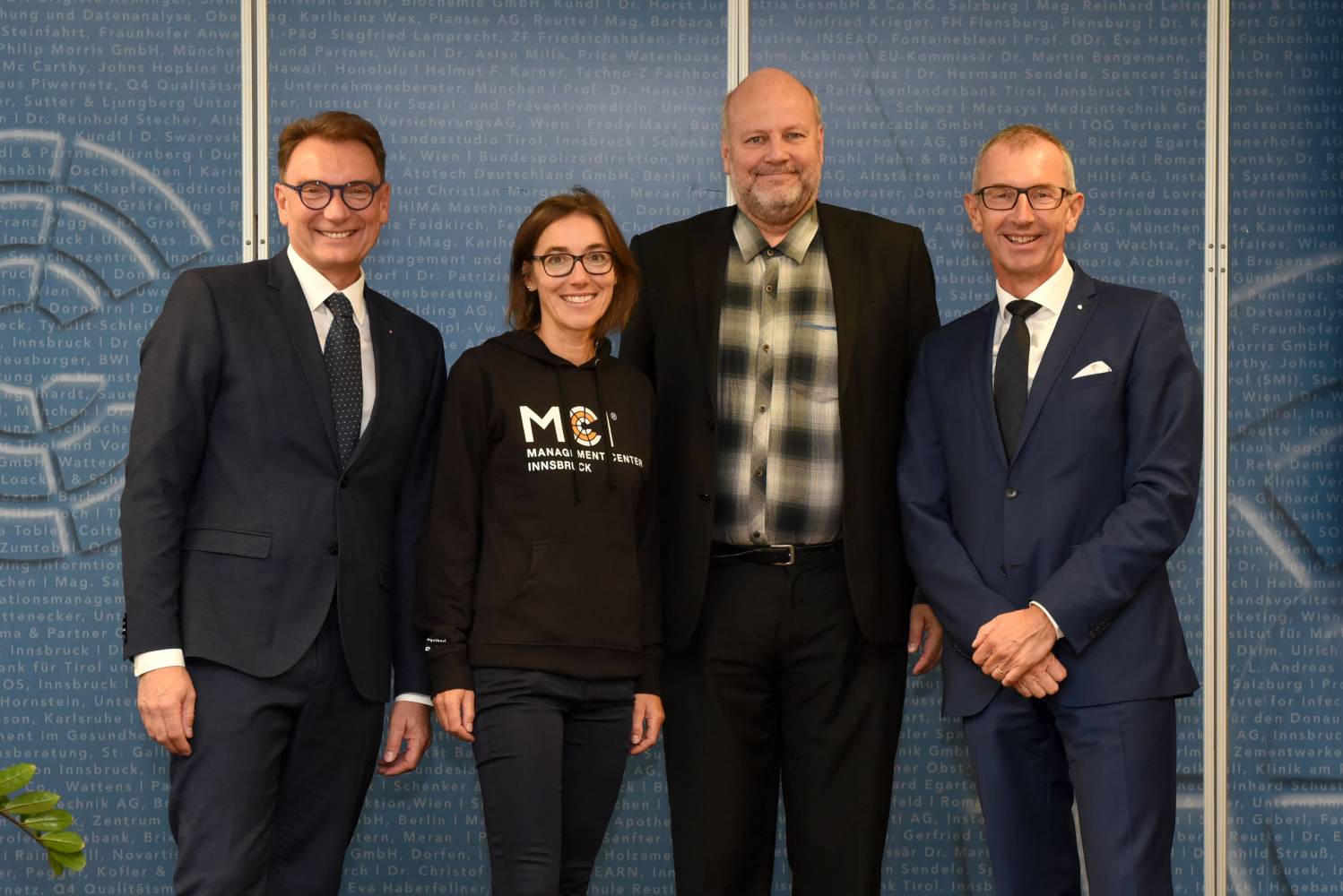 MCI Department-Leiter Peter Mirski, Susanne Steidl, Axel Paeger (AMEOS Gruppe) und MCI Rektor Andreas Altmann.