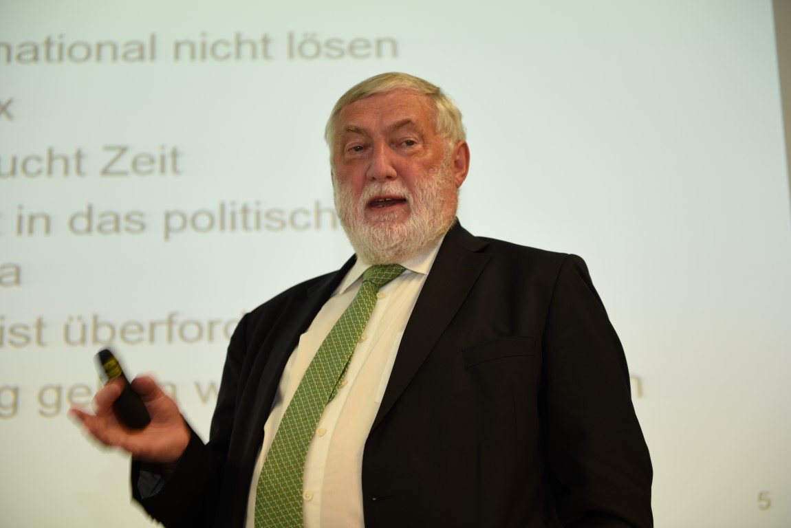 Franz Fischler wird am MCI mit der Ehrenprofessoren-Würde ausgezeichnet. Foto: MCI