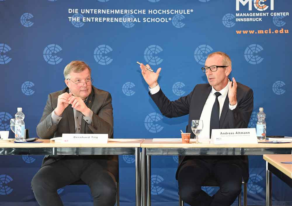 Wissenschaftslandesrat Univ.-Prof. Dr. Bernhard Tilg and MCI-Rector Andreas Altmann present relevant facts about the beginning of the academic year 2018/19 at MCI. Foto: MCI