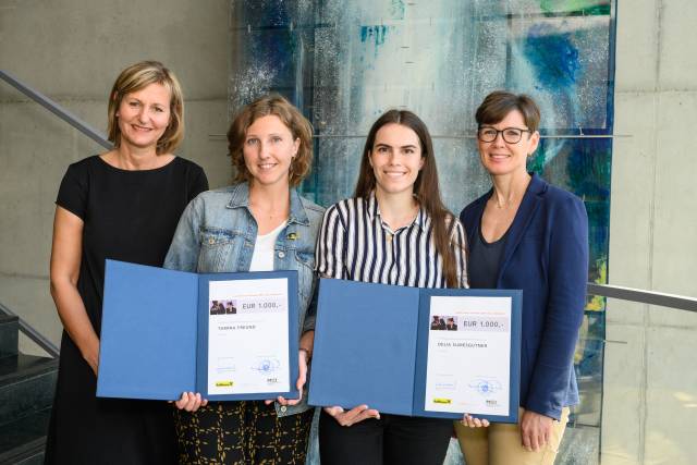Raiffeisen awards prizes to MCI student