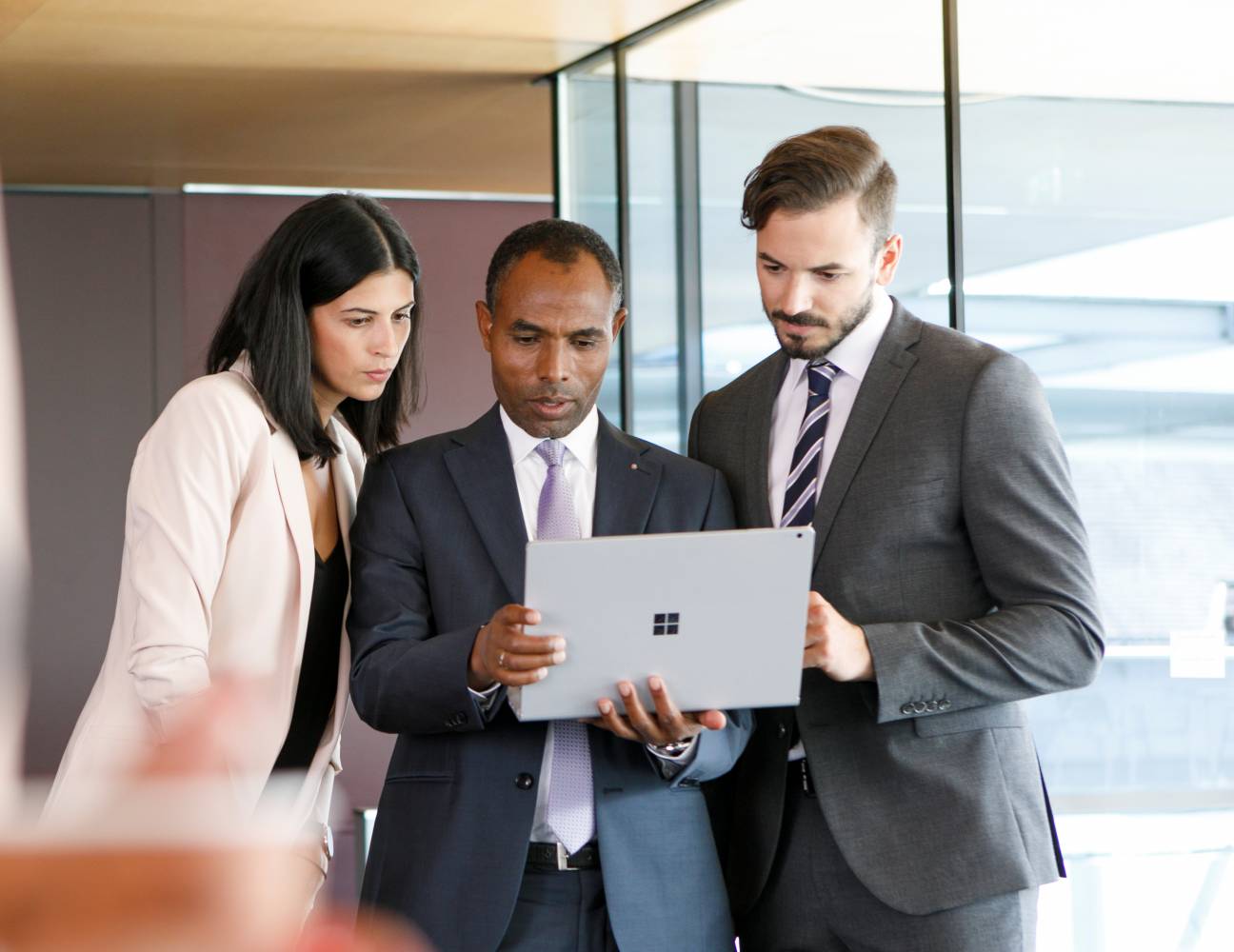 Berufstätige setzen auf Online-Studiengänge und berufsbegleitende Präsenzstudiengänge des MCI. Foto: MCI - Kasper