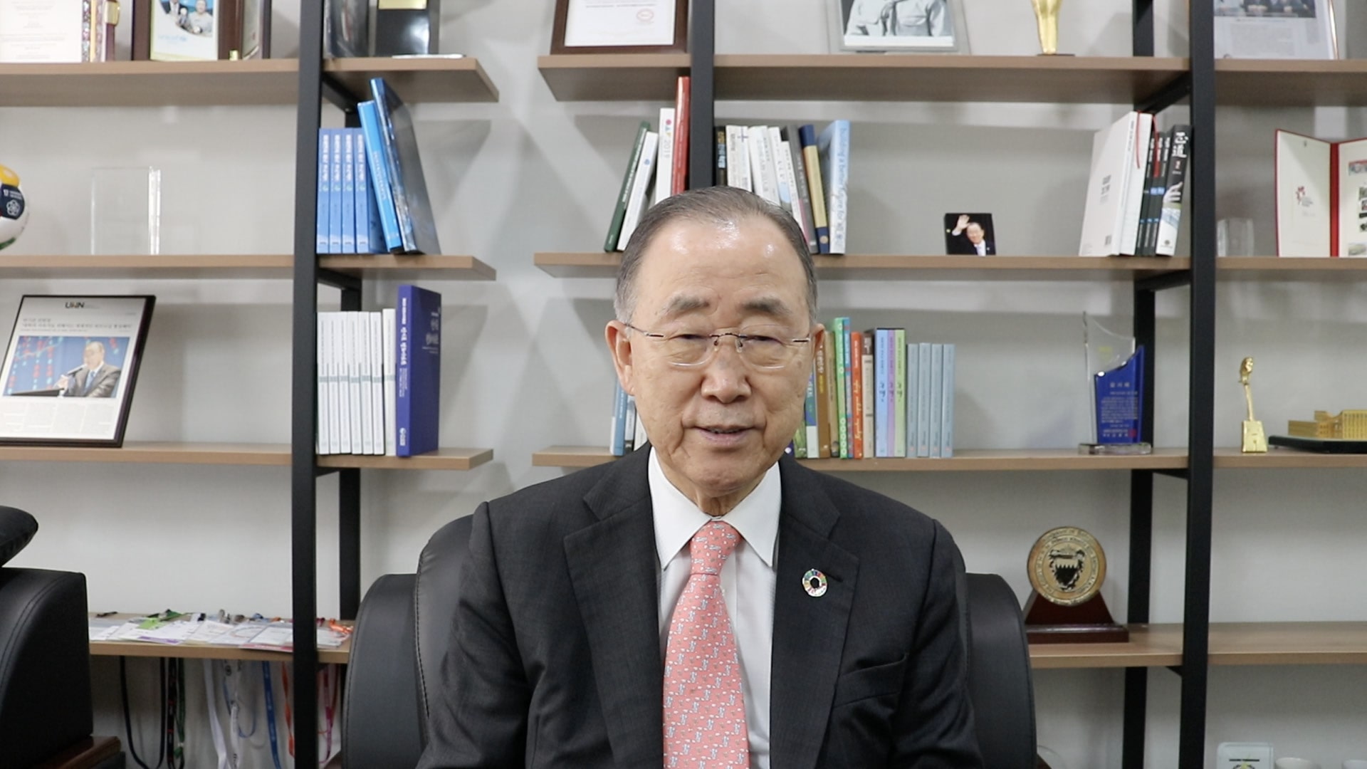 Ban Ki Moon addresses MCI alumni during their virtual graduation ceremony. (c)MCI
