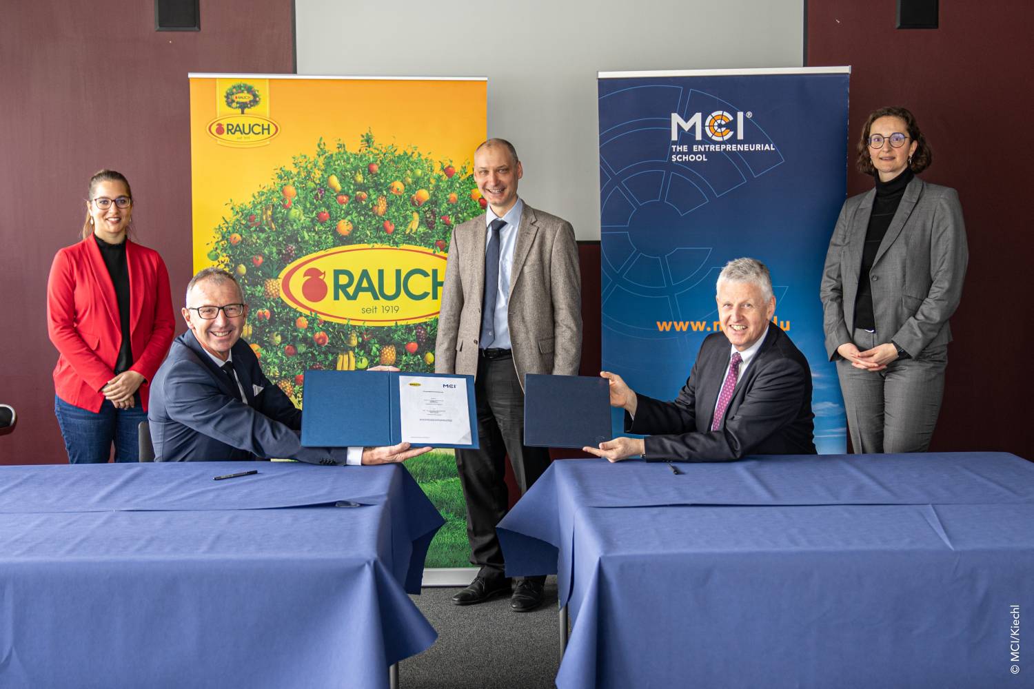 From left to right: Head of HR Development Rauch Elisabeth Meyer-Exner, MCI Rector Andreas Altmann, Head of the MCI Department of Bio & Food Technology Christoph Griesbeck, Managing Director Fruit, Processing & Sales at Rauch  Wolfgang Schwald and Head of the MCI Department of Food Technology & Nutrition Katrin Bach. ©MCI_Kiechl