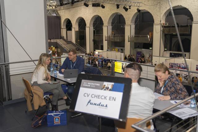 <p>HR professionals gave feedback on CVs and applications. ©MCI/Janine Kiechl</p>