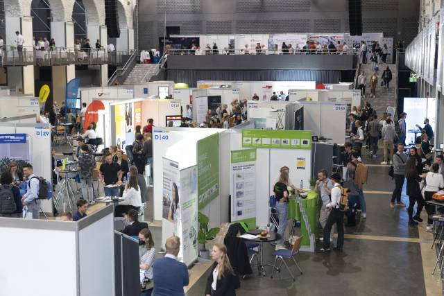 <p>1,000 MCI students and alumni took the chance to meet 90 national and international companies at the Recruiting Forum 2022. ©MCI/Janine Kiechl</p>