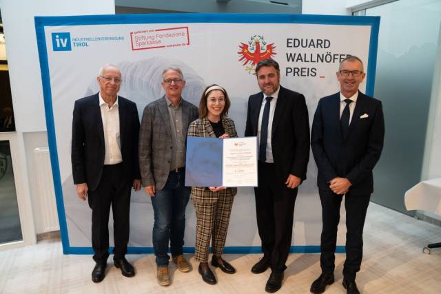 V.l.n.r.: Oswald Mayr, Georg Willeit (Geschäftsführer Lebenshilfe Tirol), Magdalena Posch, Eduard Wallnöfer, Andreas Altmann (Rektor MCI). © Eduard-Wallnöfer-Stiftung/Tirol TV Martin Veternik