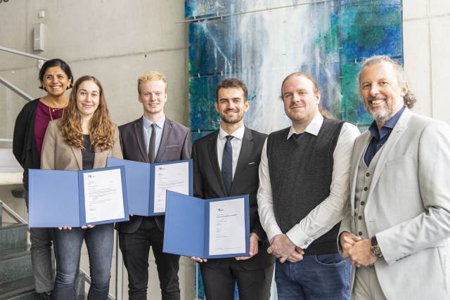 V.l.n.r.: Leena Saurwein (MCI International Relations), Stefanie Leutenegger, Wolfgang Grosek, David Altmann, Werner Stadlmayr (MCI-Studiengangsleiter Umwelt,- Verfahrens- und Energietechnik), Andreas Mehrle (MCI-Studiengangsleiter Mechatronik). ©MCI/Janine Kiechl