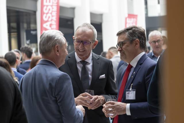 Das Südtiroler Wirtschaftsforum lädt zum lockeren Austausch und Networking mit Kunden, Partnern und Freunden ein. © Ingrid Heiss