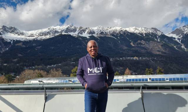 Die langjährige Freundschaft Herman Mashabas mit der Unternehmerischen Hochschule®  in Innsbruck wird durch das neue Stipendium weiter vertieft. © MCI