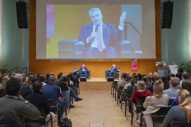 Bundeskanzler Karl Nehammer am MCI zu Gast