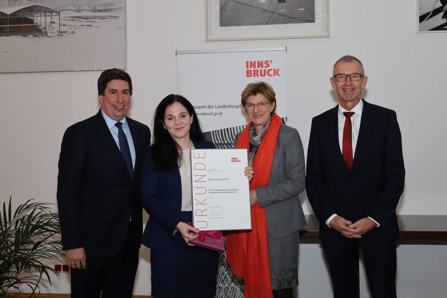 <p>V.l.n.r.: Martin Pillei (MCI Head of Industrial Engineering & Management), Anita Onay, City Councillor Christine Oppitz-Plörer, MCI Rector Andreas Altmann. ©IKM/A. Steinacker</p>