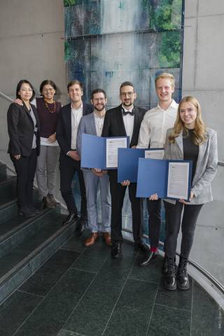 From left to right: Yeongmi Kim (MCI Professor Medical & Health Technologies), Leena Kasbekar (MCI International Relations), Benjamin Massow (Interim Head of Mechatronics), Daniel Sieber (Head of the Medical & Health Technologies), Markus Aznaid, Philipp Thoma, Jasmin Eder ©MCI / Jürgen Nigg