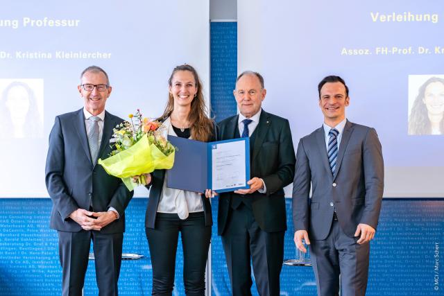 From left to right: MCI Rector Andreas Altmann, Kristina Kleinlercher, Franz Pegger (Head of Academic Council), Michael Razen (Head of Business & Management) ©MCI / Marc Scherr