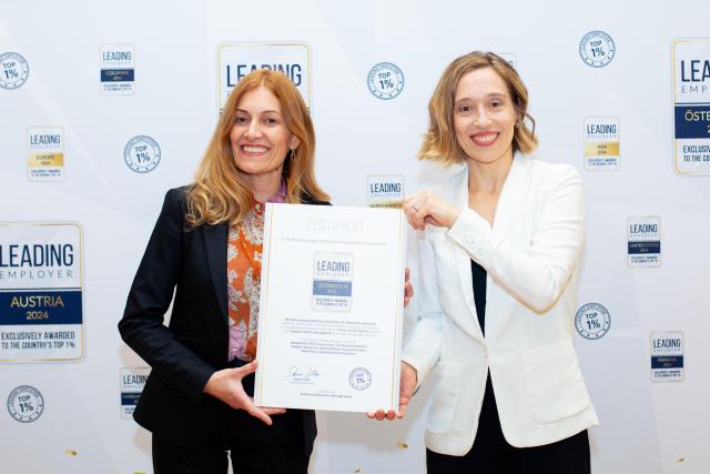<p>Brigitte Auer, Head of Quality Management, Personnel Development & Recruiting at MCI (l.), accepted the certificate on behalf of the MCI ©Institute of Research & Data Aggregation GmbH / Martin Jordan</p>
