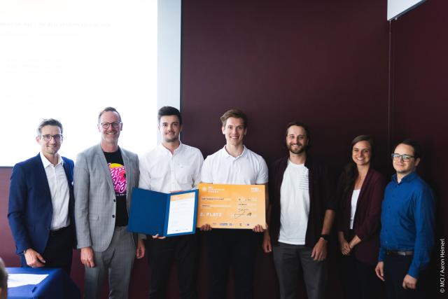 From left to right: Michael Kraxner (MCI), Michael Mairhofer (IV Tirol), Lukas Kuprian, Lukas Köchl, Andreas Lechner, Lisa Spöck (Startup.Tirol), and Johannes Waldner (MCI) © MCI / Aaron Heimerl