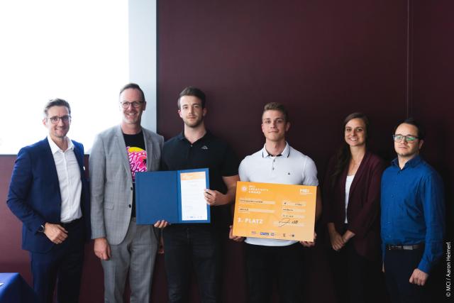 From left to right: Michael Kraxner, Michael Mairhofer (IV Tirol), Andreas Thöni, Samuel Peer, Lisa Spöck (Startup.Tirol), and Johannes Waldner © MCI / Aaron Heimerl