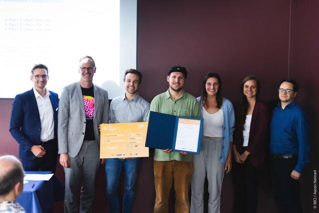 From left to right: Michael Kraxner (MCI), Michael Mairhofer (IV Tirol), Meno Dittrich, Jonas Kreiner, Elisa Leusmann, Lisa Spöck (Startup.Tirol), and Johannes Waldner (MCI) © MCI / Aaron Heimerl