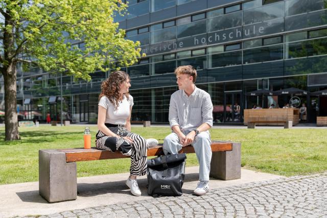 Students at the MCI Campus in Innsbruck ©MCI / Anna Geisler