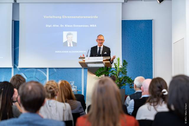 MCI Rektor Andreas Altmann hält die Laudatio ©MCI / Marc Scherr