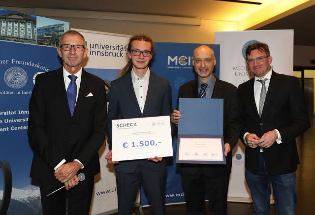 V.l.n.r. MCI Rektor Andreas Altmann, Mario Kanetscheider, Christoph Griesbeck (Departmentleiter Bio- & Lebenstmitteltechnologie), Markus Walzl (Vorsitzender DFK) ©Frischauf Bild