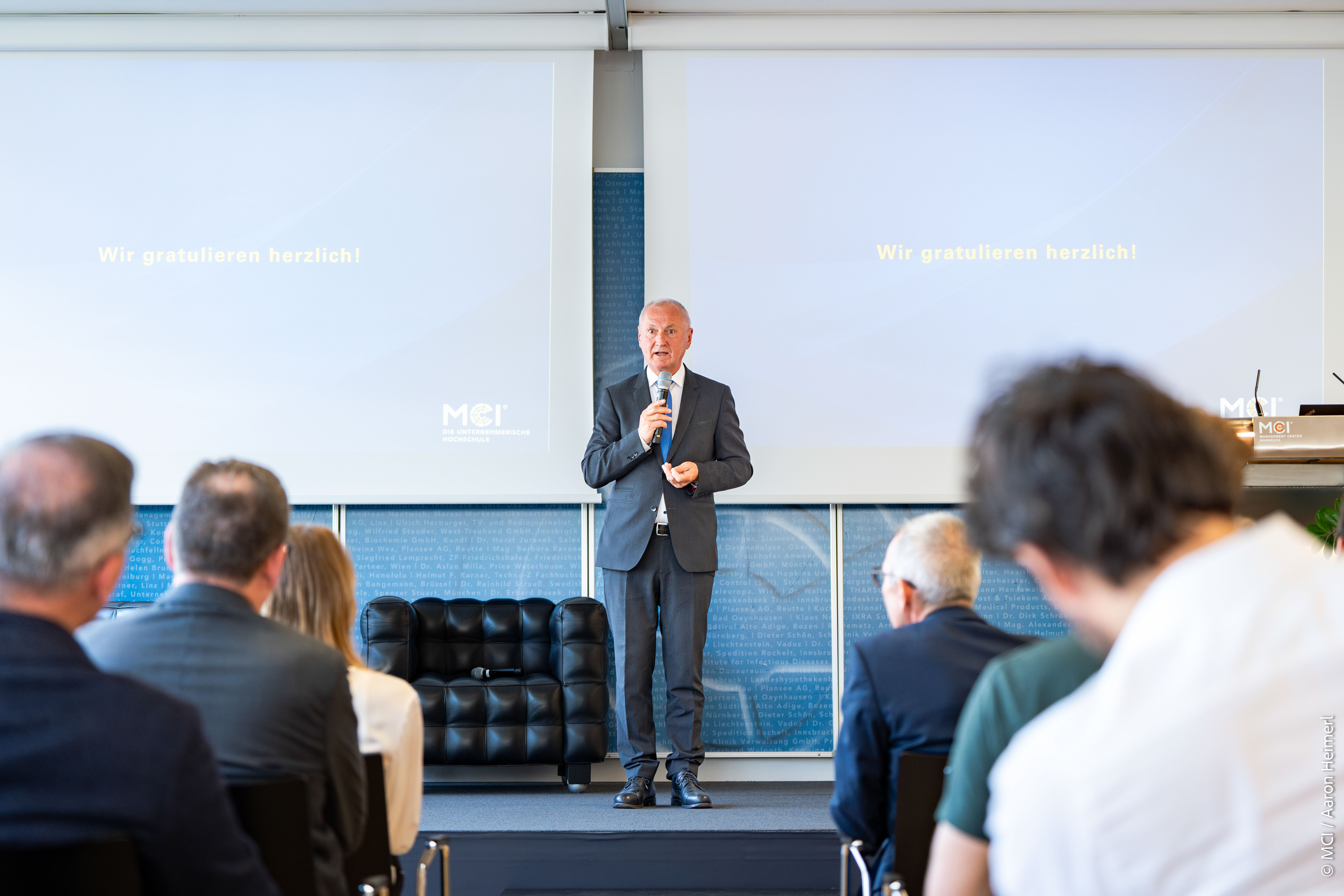 Dr. Eugen Stark wird mit der Ehrenbürgerwürde ausgezeichnet ©MCI / Aaron Heimerl