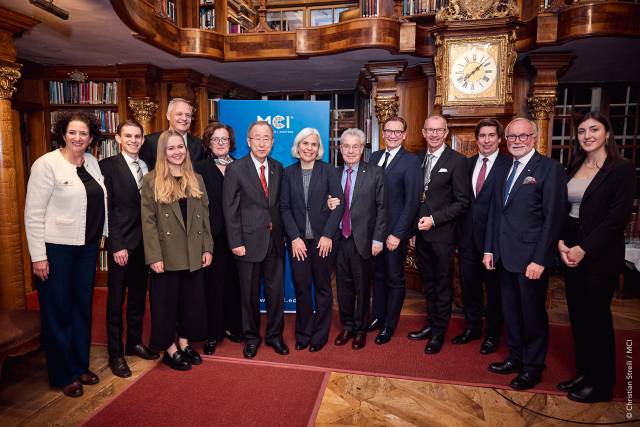 Die Delegation des MCI mit den Ehrengästen ©MCI/Christian Streili