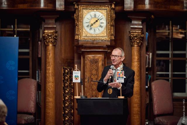 MCI Rektor Andreas Altmann heißt die Festgäste willkommen ©MCI / Christian Streili