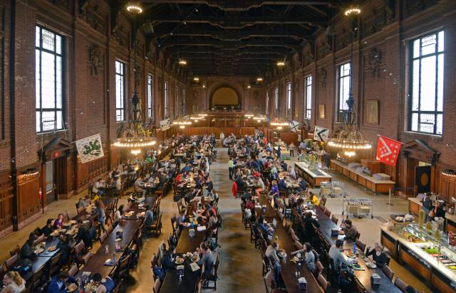 Dining Hall at Schwarzman Center ©Yale/Michael Marsland 