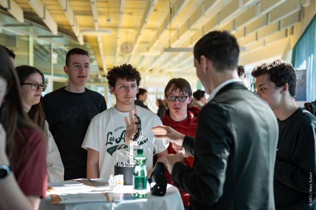 Im Gespräch mit den Schüler:innen ©MCI / Marc Scherr 