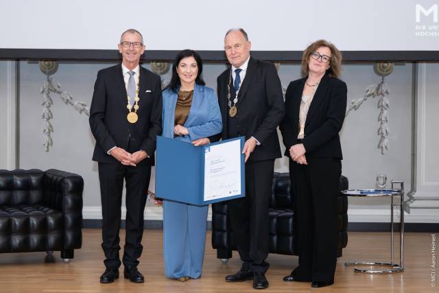 From left to right: MCI Rector Andreas Altmann, Honorary Professor Katherina Reiche, Head of the MCI Academic Council Franz Pegger, Deputy Head of the MCI Academic Council Claudia Mössenlechner ©MCI/Aaron Heimerl