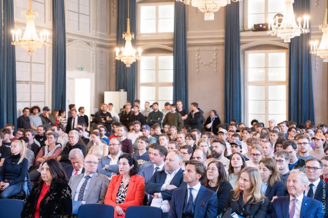 Numerous guests and students attended the event in the Kaiser-Leopold-Saal. ©MCI/Aaron Heimerl