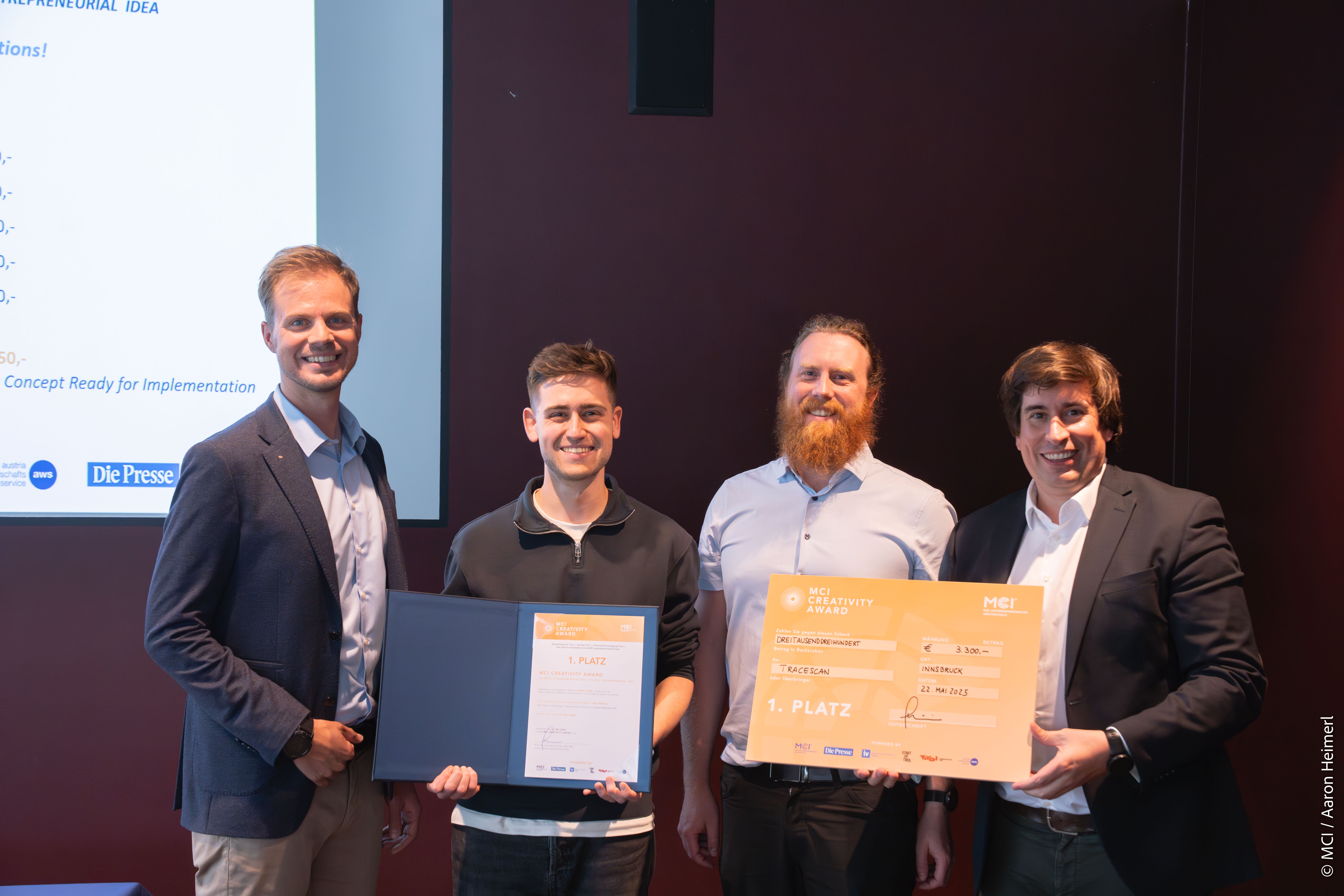 1st place for “metora”; from left to right: Benjamin Suitner (MCI), award winner Laurenz David Birnbaum, Phillip Kronthaler (MCI) and Martin Pillei (MCI) ©MCI/Aaron Heimerl