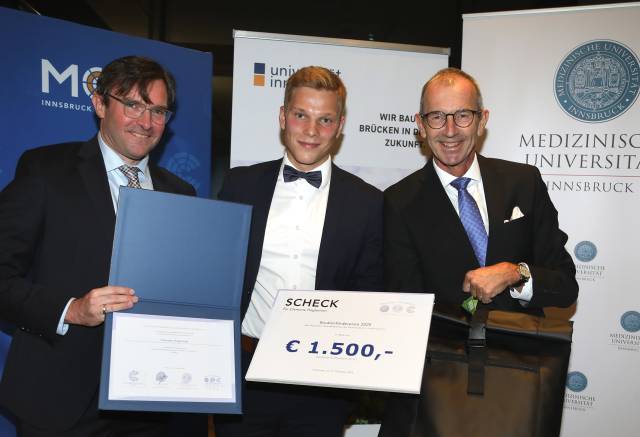 V.l.n.r.: Markus Walzl (Vorsitzender DFK), Clemens Hagleitner, MCI Rektor Andreas Altmann ©Frischauf Bild