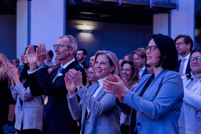 From left to right: MCI Rector Andreas Altmann, Federal Minister Beate Meinl-Reisinger, WK-Tirol President Barbara Thaler ©Klaus Maislinger