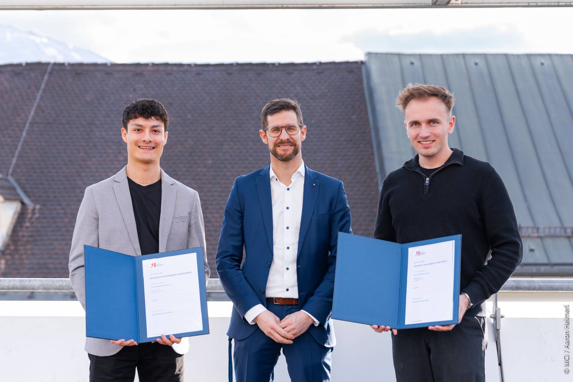 From left: Tom Pusch, Daniel Sieber (Head of Department & Studies), Jonas Horn ©MCI/Aaron Heimerl<br />