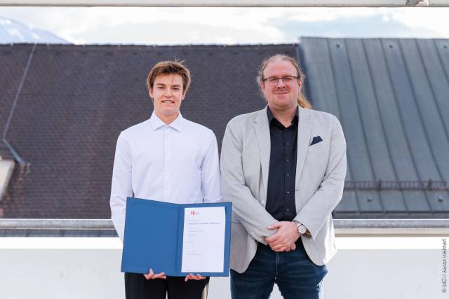 From left: Darius Lowins, Werner Stadlmayr (Head of Department & Studies Environment, Process & Energy Engineering) ©MCI/Aaron Heimerl<br />