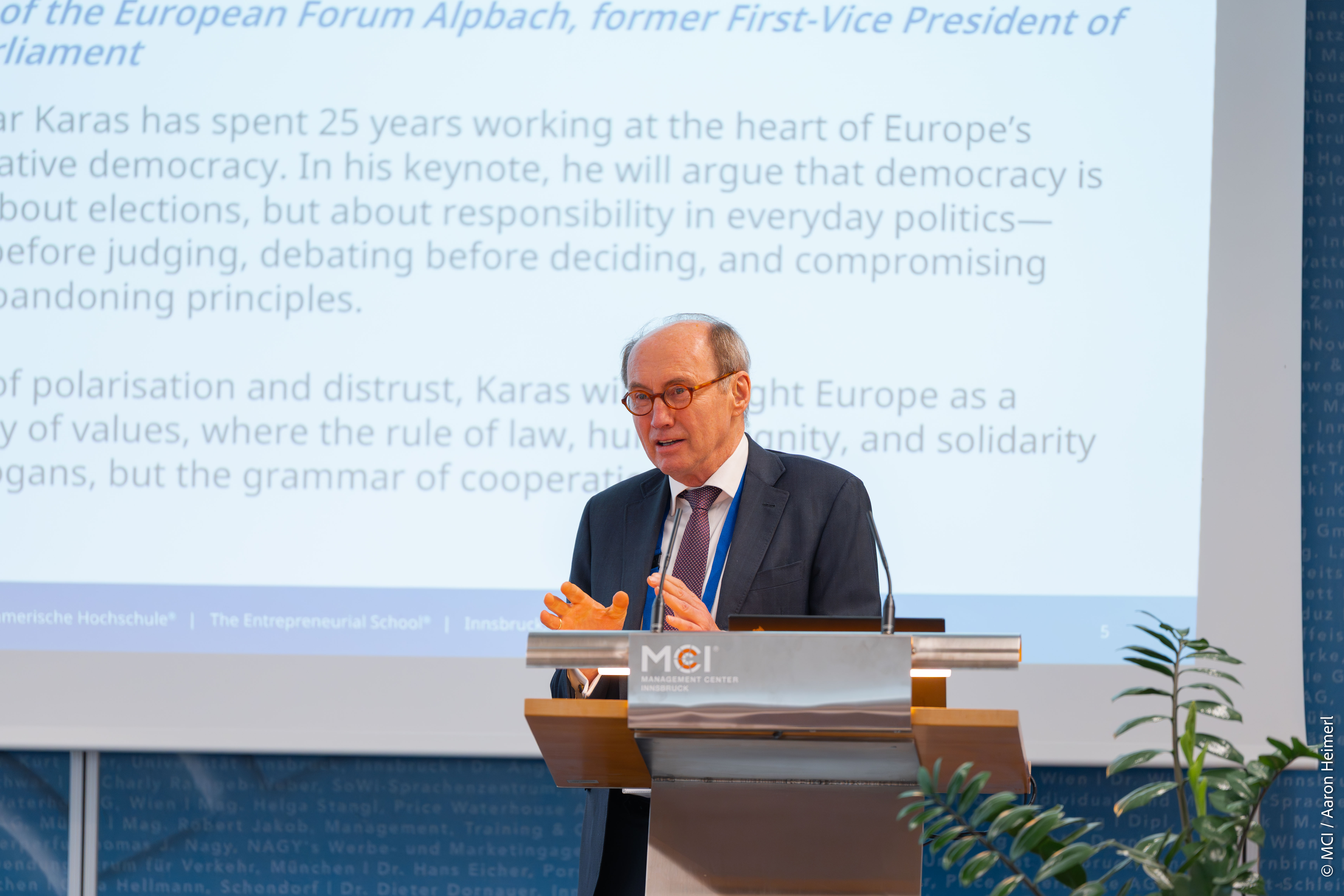 Keynote von Othmar Karas, Präsident des European Forum Alpbach und ehemaliger Vizepräsident des Europäischen Parlaments ©MCI/Aaron Heimerl<br />
