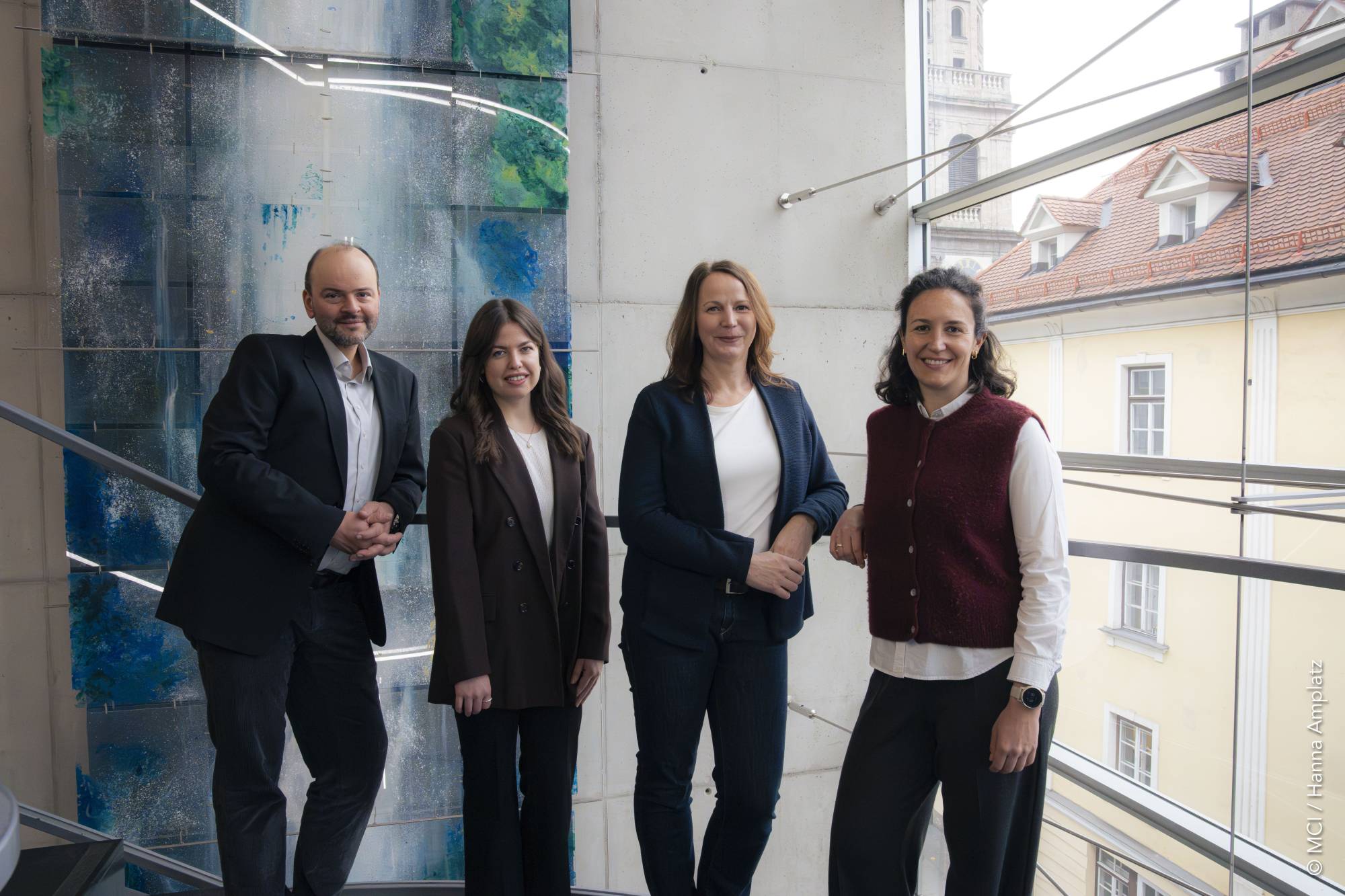 FuturesComp-Autor:innen des MCI UNESCO Chairs, v.l.: Oliver Som, Julia Vögele, Antje Bierwisch, Juliana Pattermann-Gunsch ©MCI/Hanna Amplatz<br />