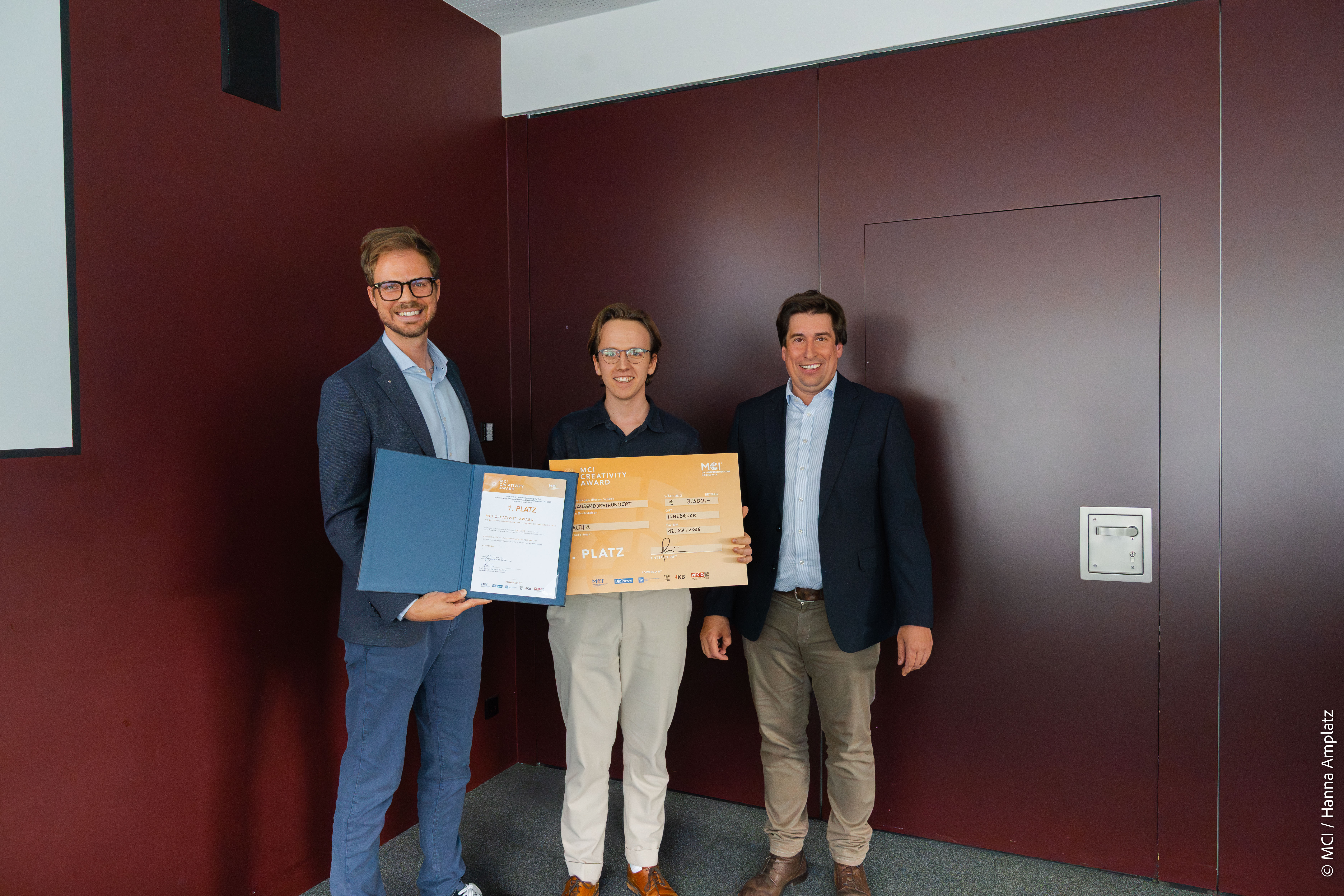 1st Place: HealthiQ | From left: Benjamin Suitner (MCI), Benedikt Hochmuth, and Martin Pillei (MCI) ©MCI/Hanna Amplatz<br />
