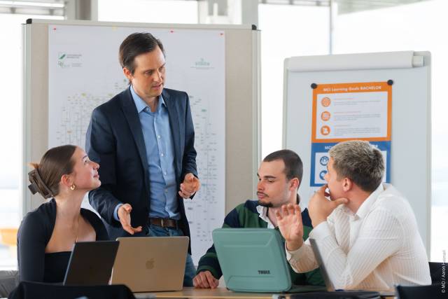 Johannes Siebert ist Professor für Entscheidungswissenschaften, Verhaltensökonomie und Supply Chain Management am MCI<br />