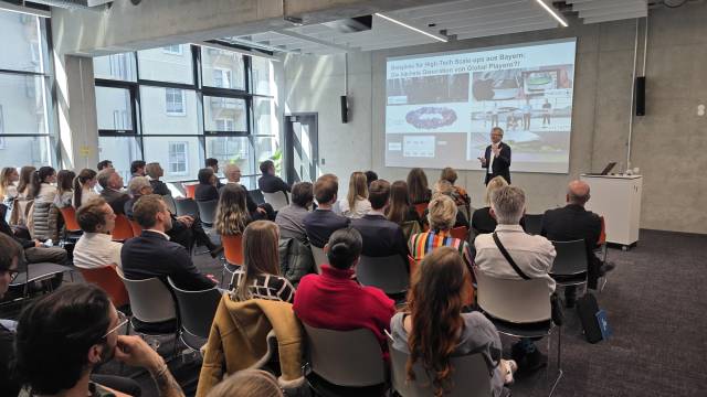 <p>Prof. Dr. Helmut Schönenberger, CEO of UnternehmerTUM GmbH, provides insights into the diverse opportunities for high-tech start-ups within the UnternehmerTUM innovation ecosystem in Bavaria ©MCI/Altmann</p>
