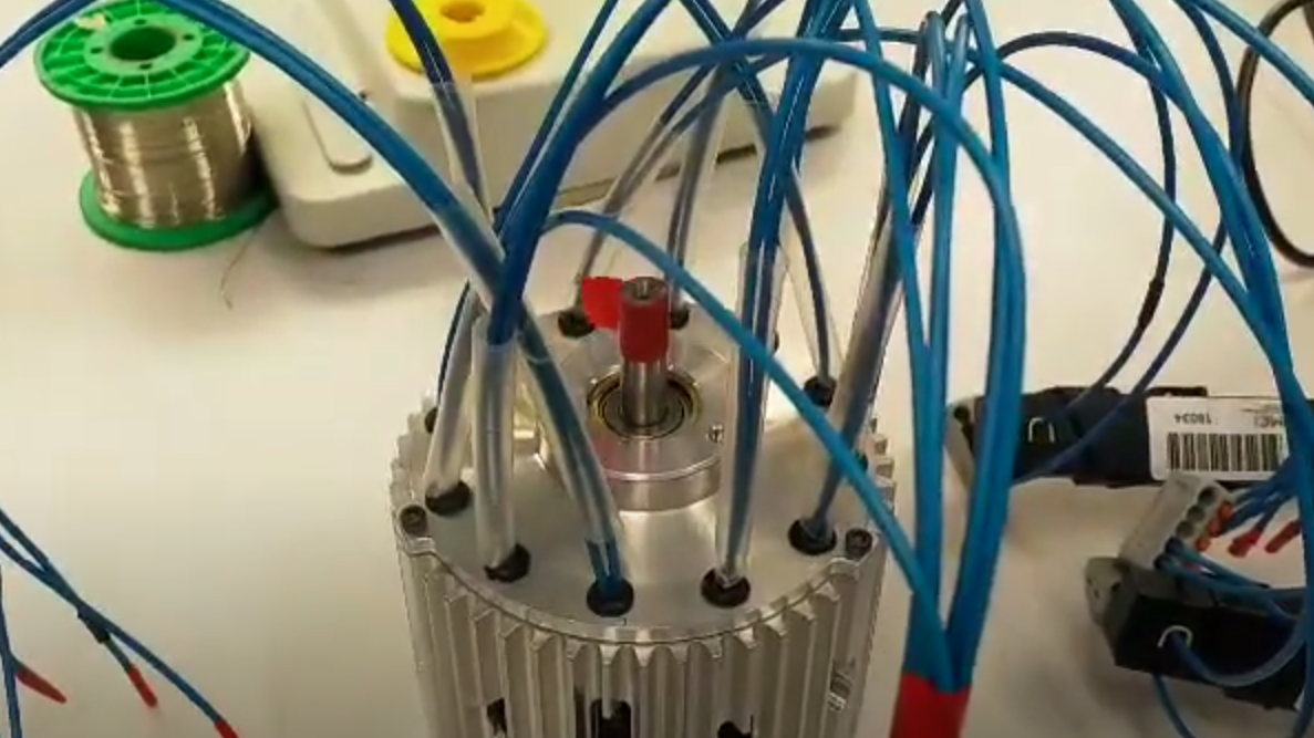 Erster erfolgreicher Test der geschlossenen Regelstrecke mit Raumzeiger Pulsweitenmodulation. © MCI – Schiestl.