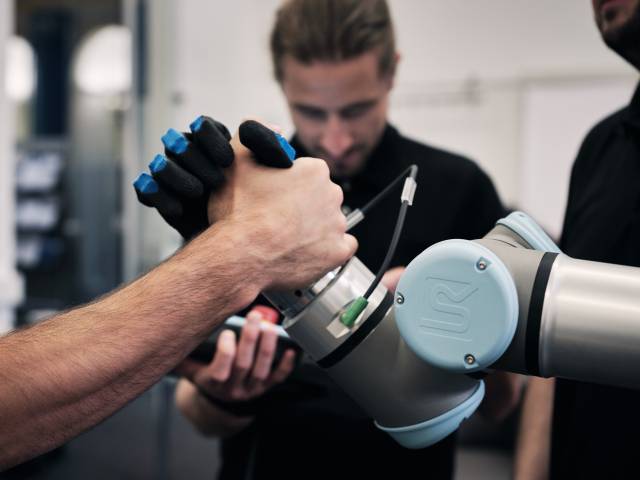 Zentrum für Produktion, Robotik & Automatisierung erweitert Kooperation